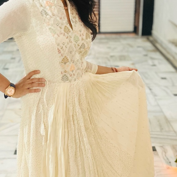 Off white maxi dress with side tie up strings on cotton fabric - Picture 6 of 6